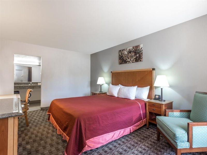 Howard Johnson By Wyndham Scottsdale Old Town Zewnętrze zdjęcie